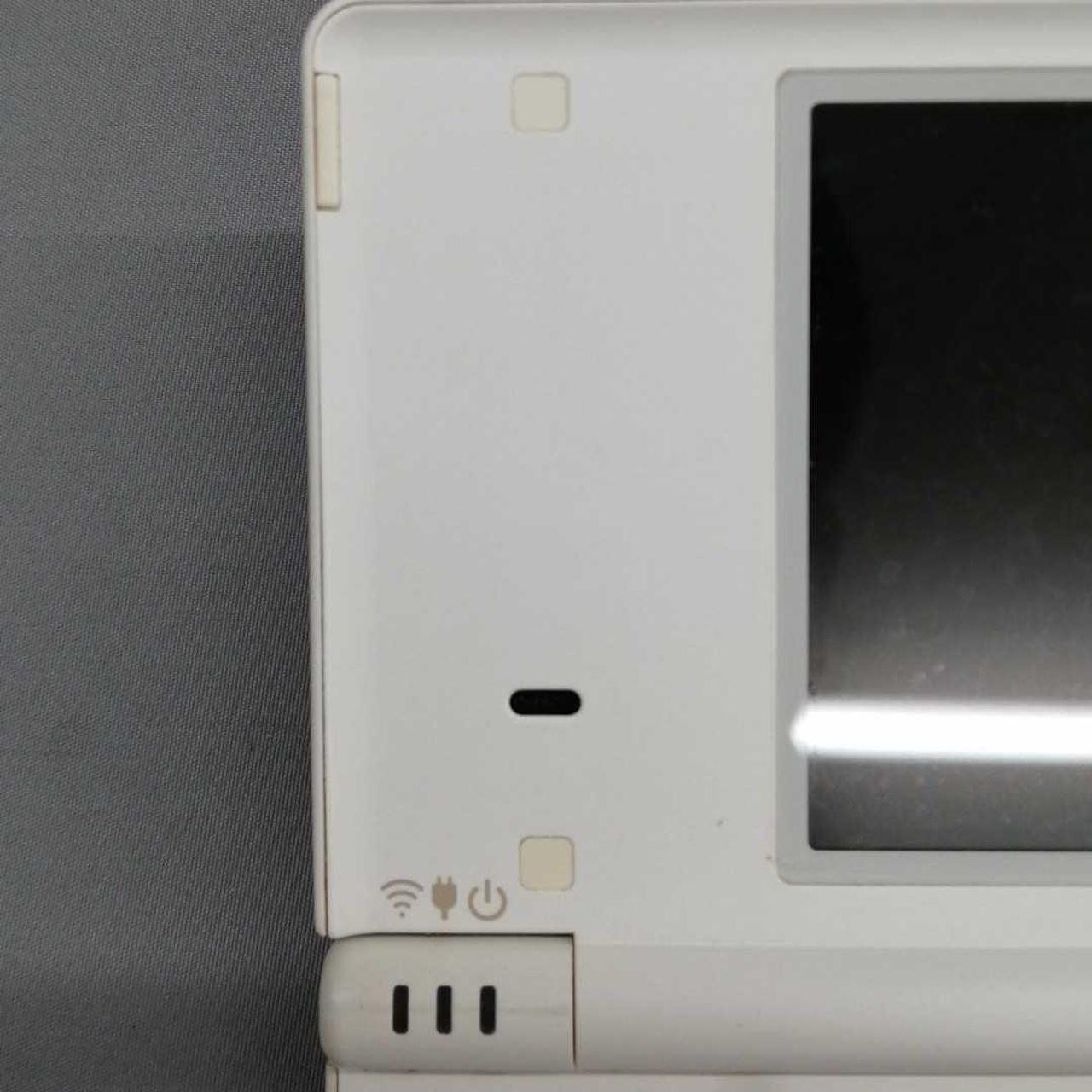 本体ゴム部分などに日焼けがあります。