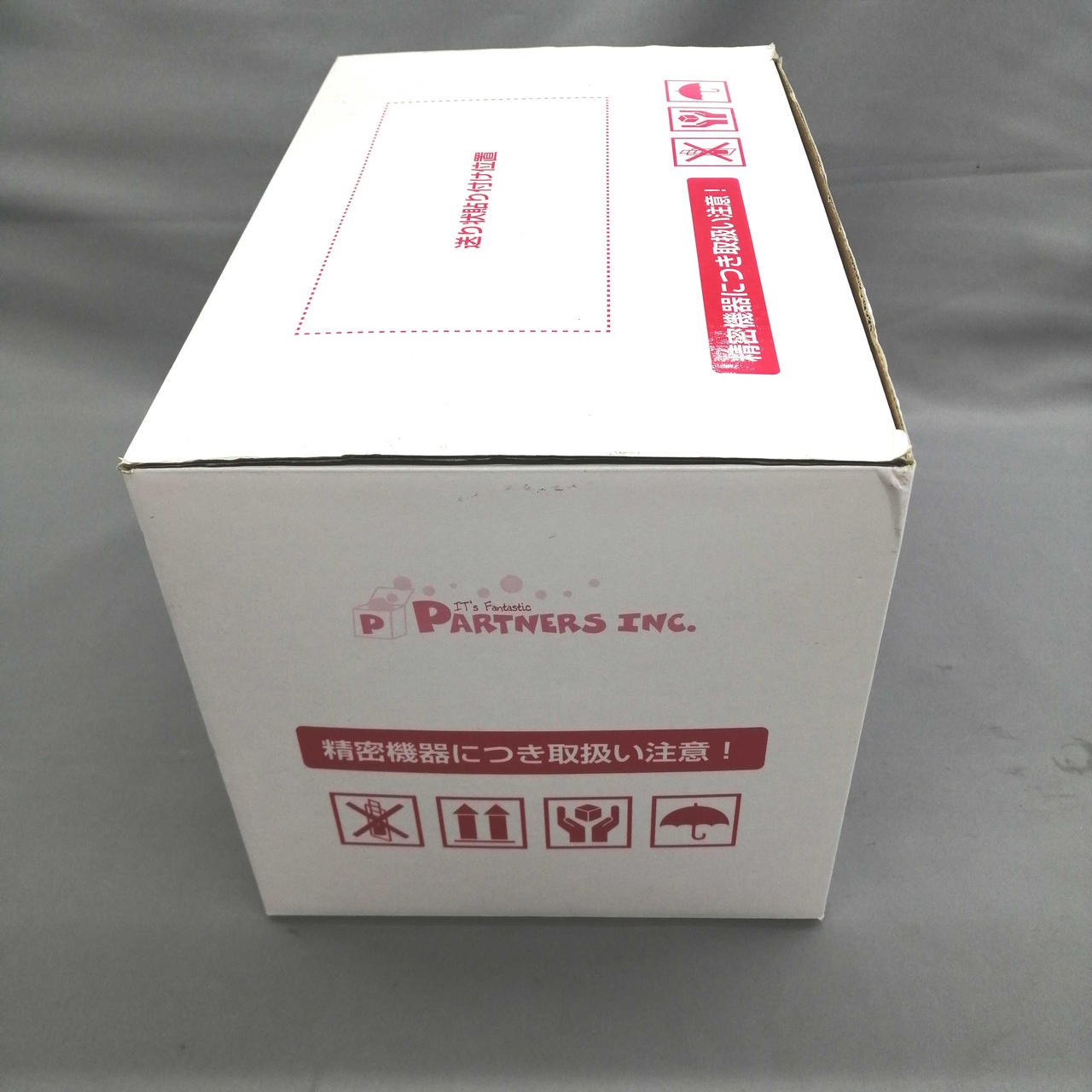 箱にダメージがあります。