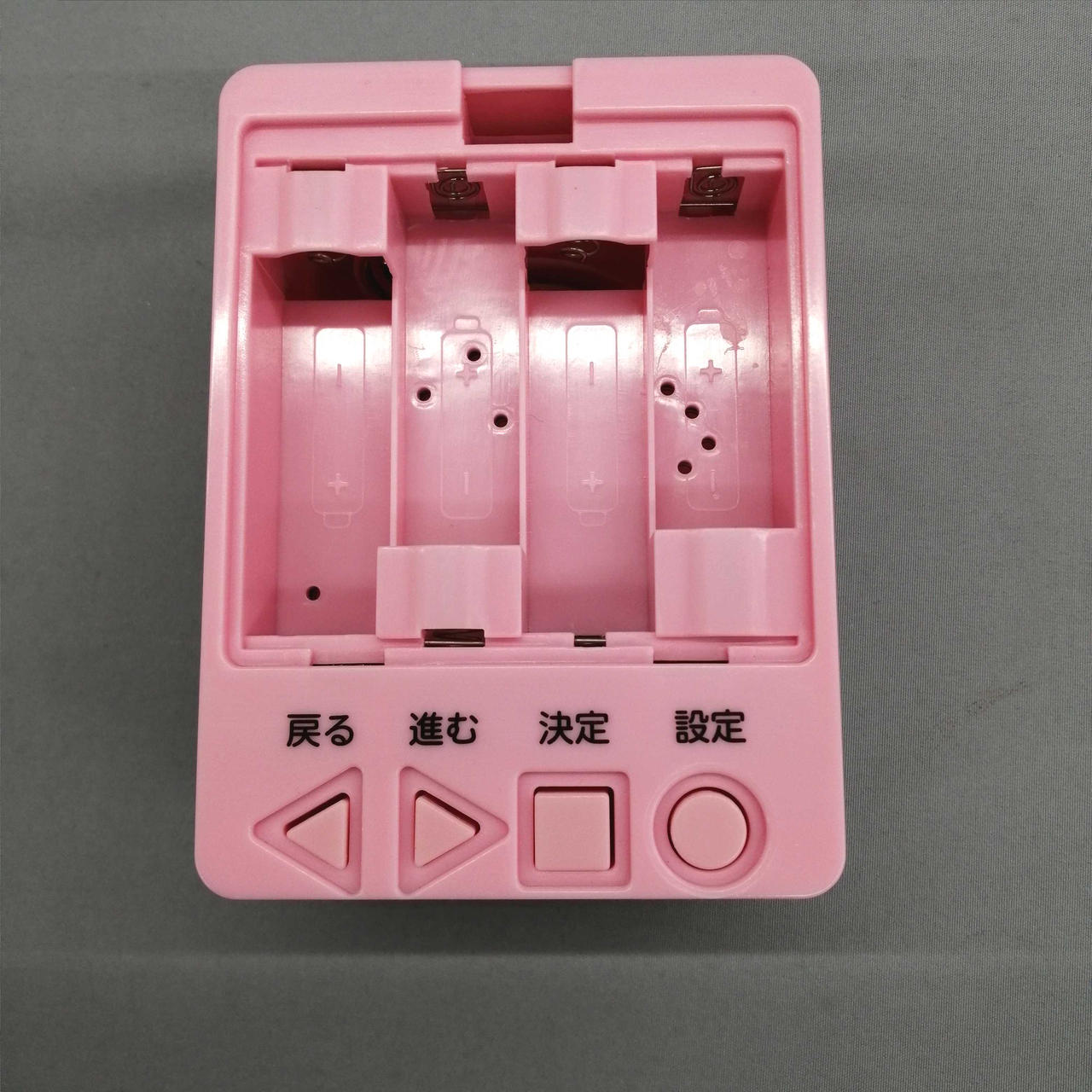 単3電池が4本必要です。