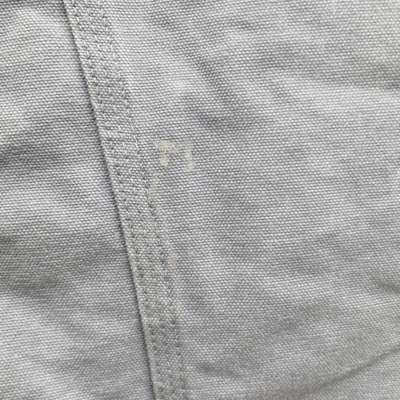 背中部分に汚れがあります。
