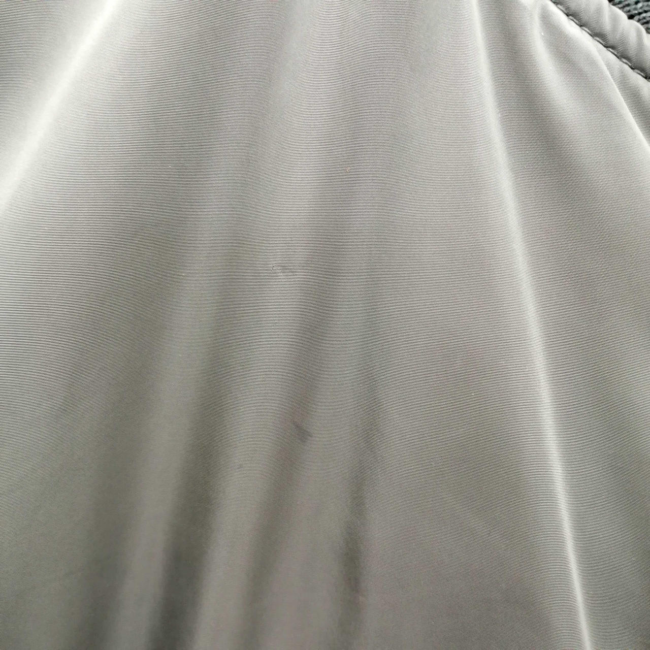 シミ汚れがあります。