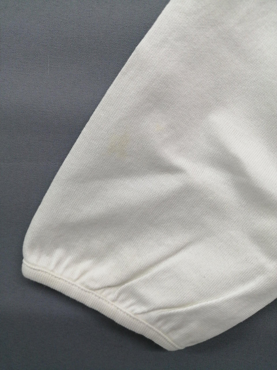 シミ汚れがあります。