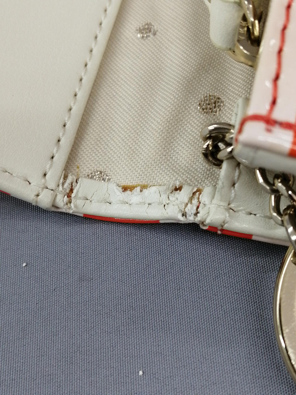 ひび割れがあります。