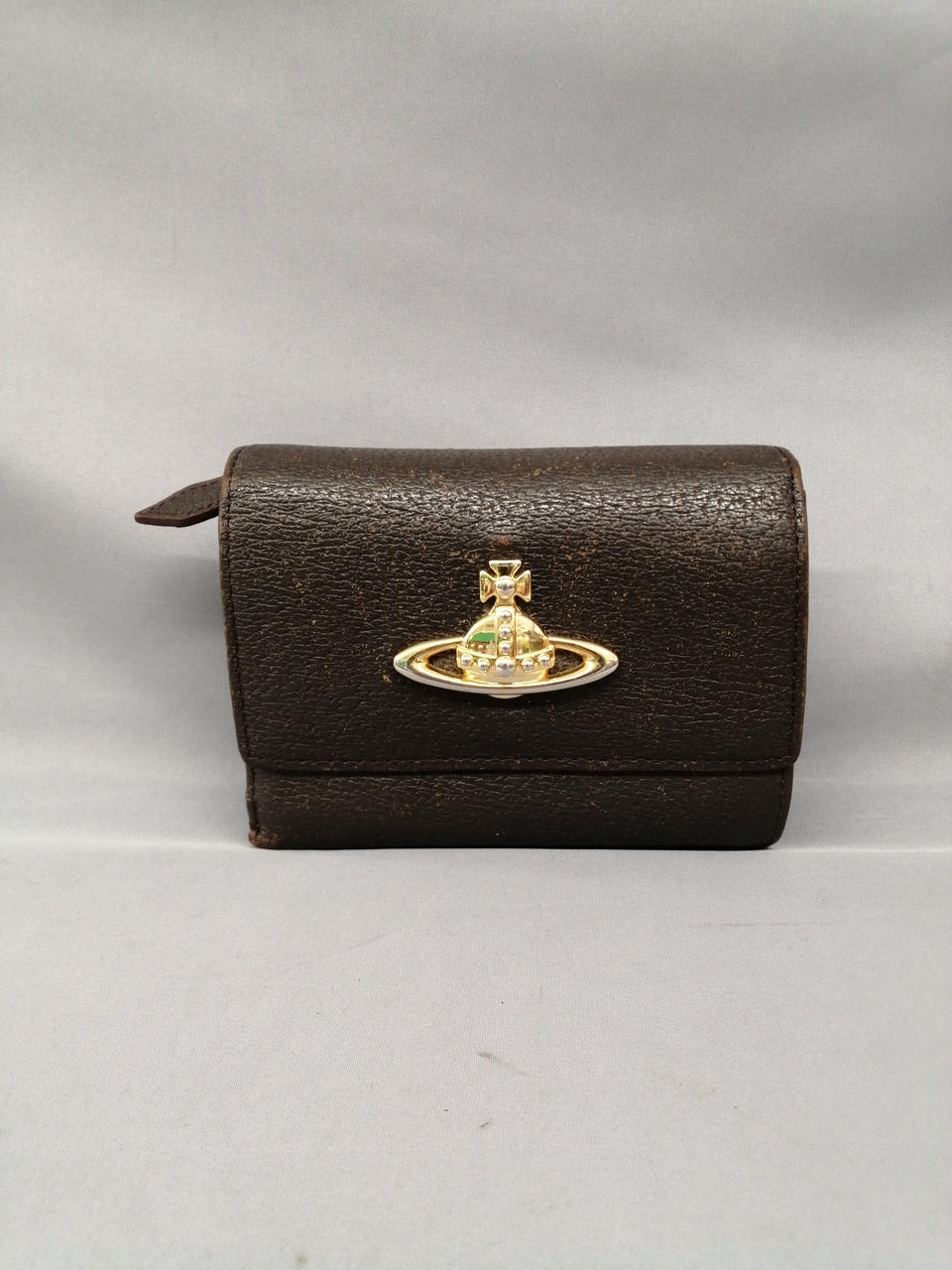 全体的に劣化で剥がれています。