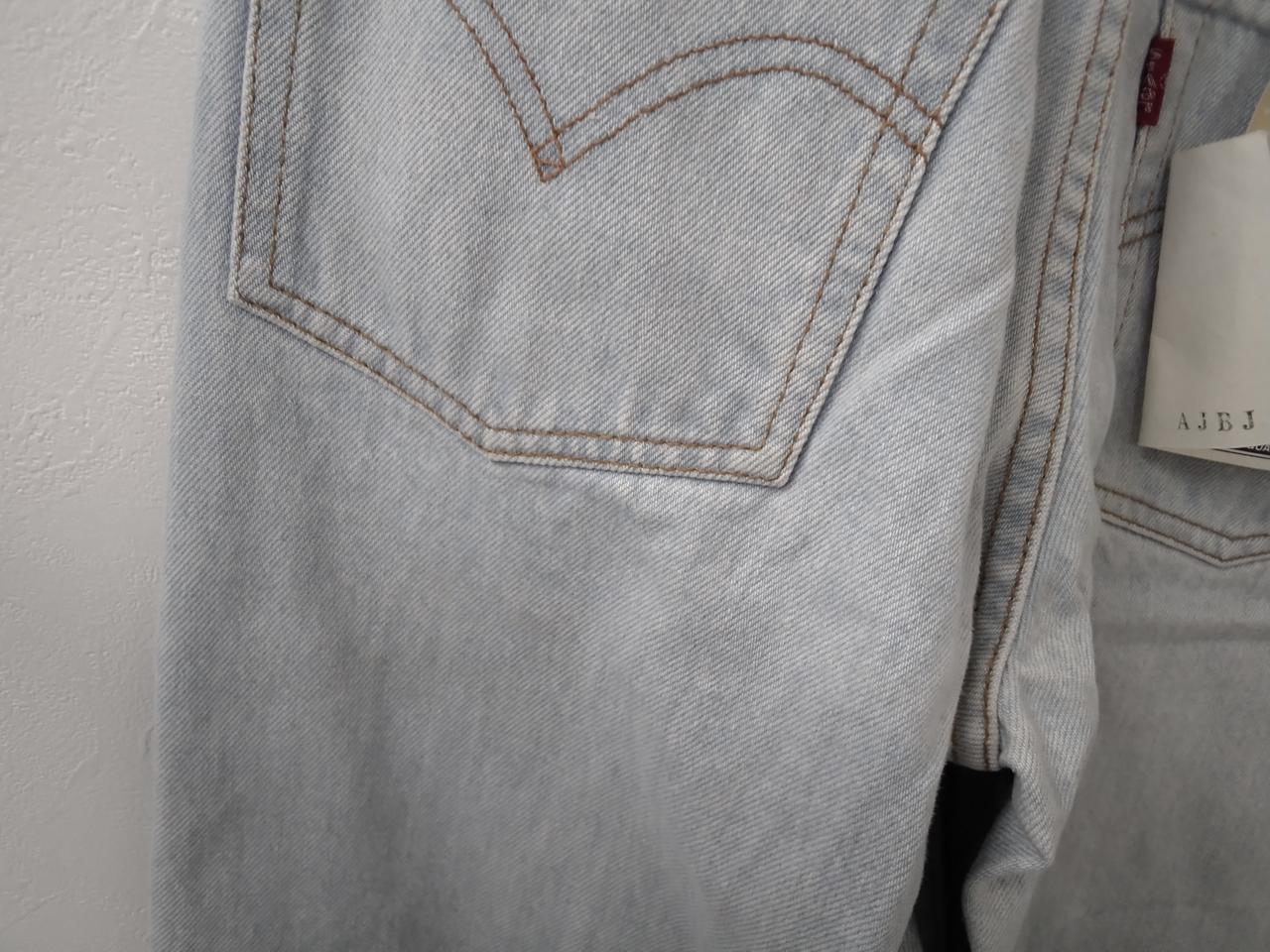 黄ばみがあります。