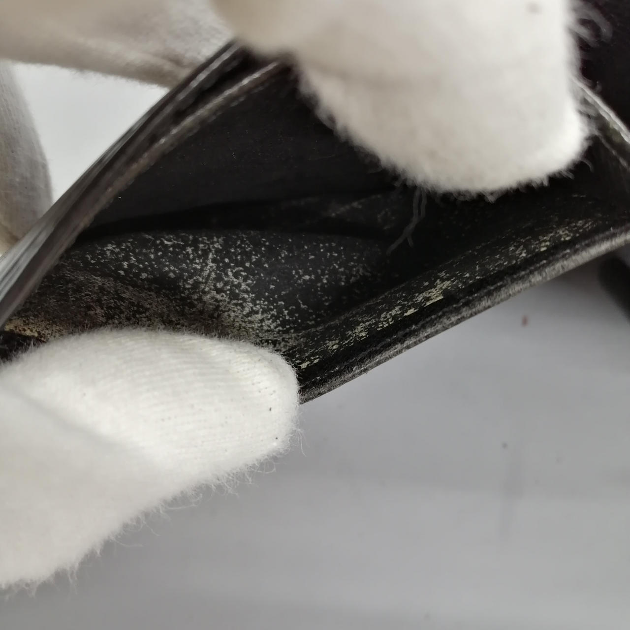 内部が劣化しています。