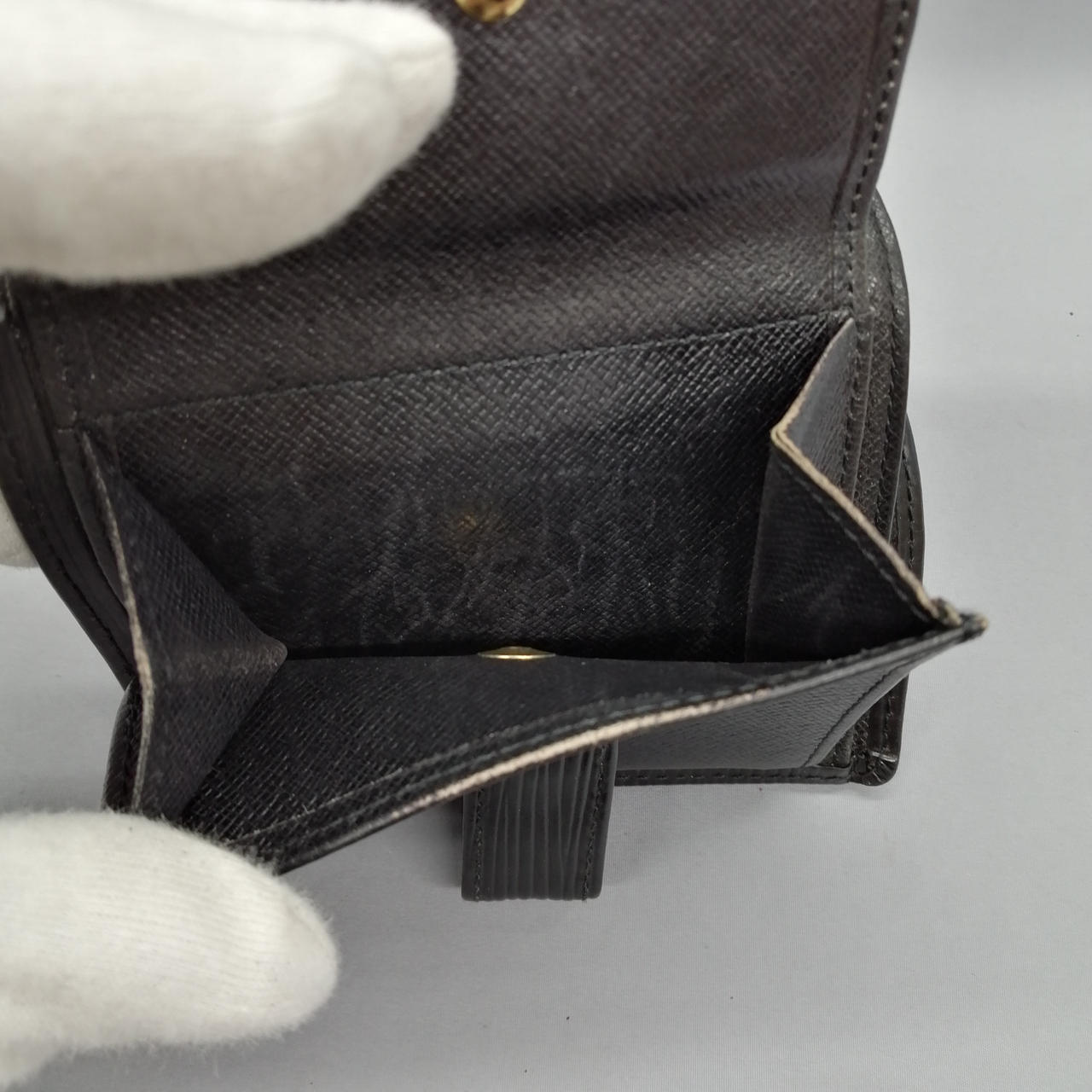 キズや汚れがあります。