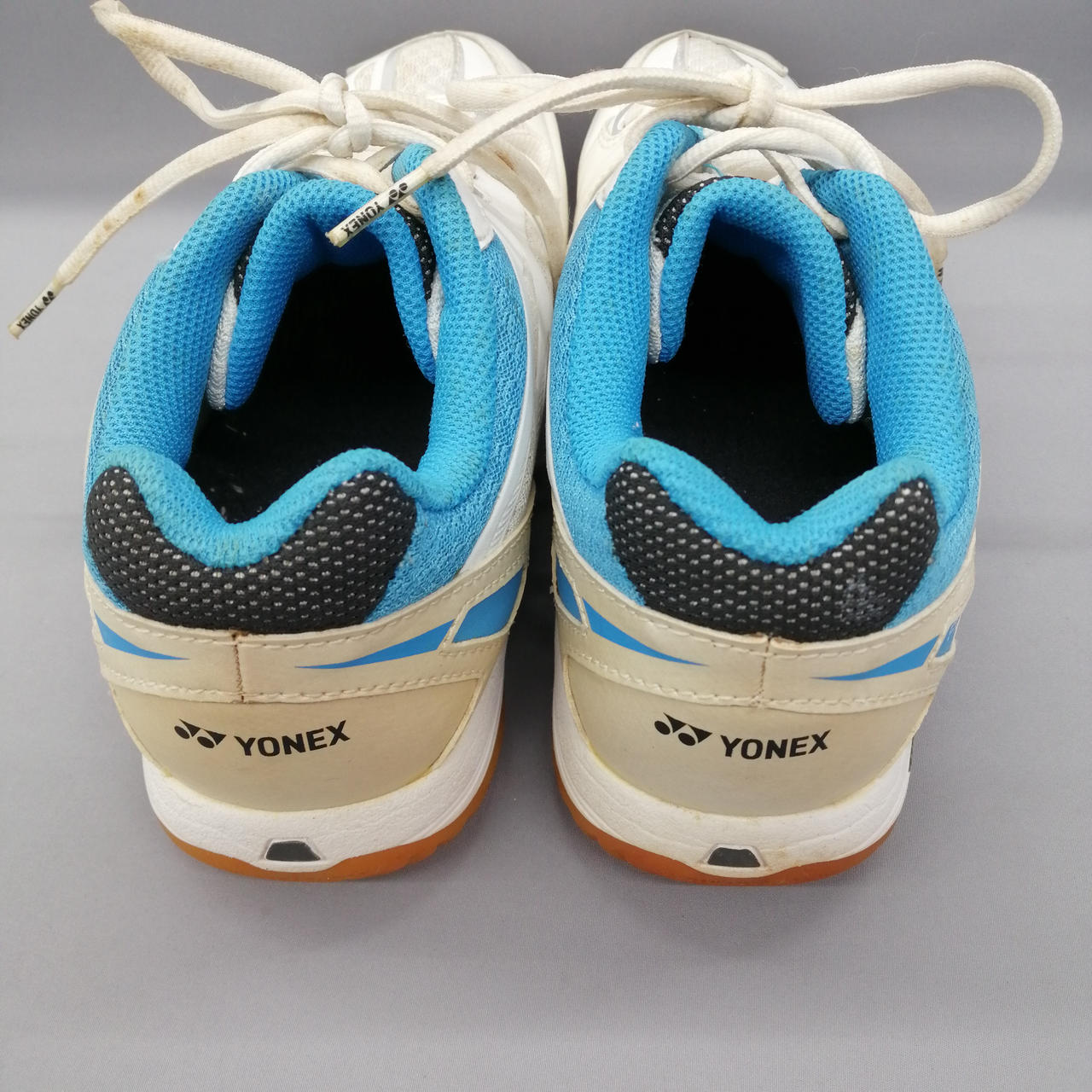 色焼けしています。