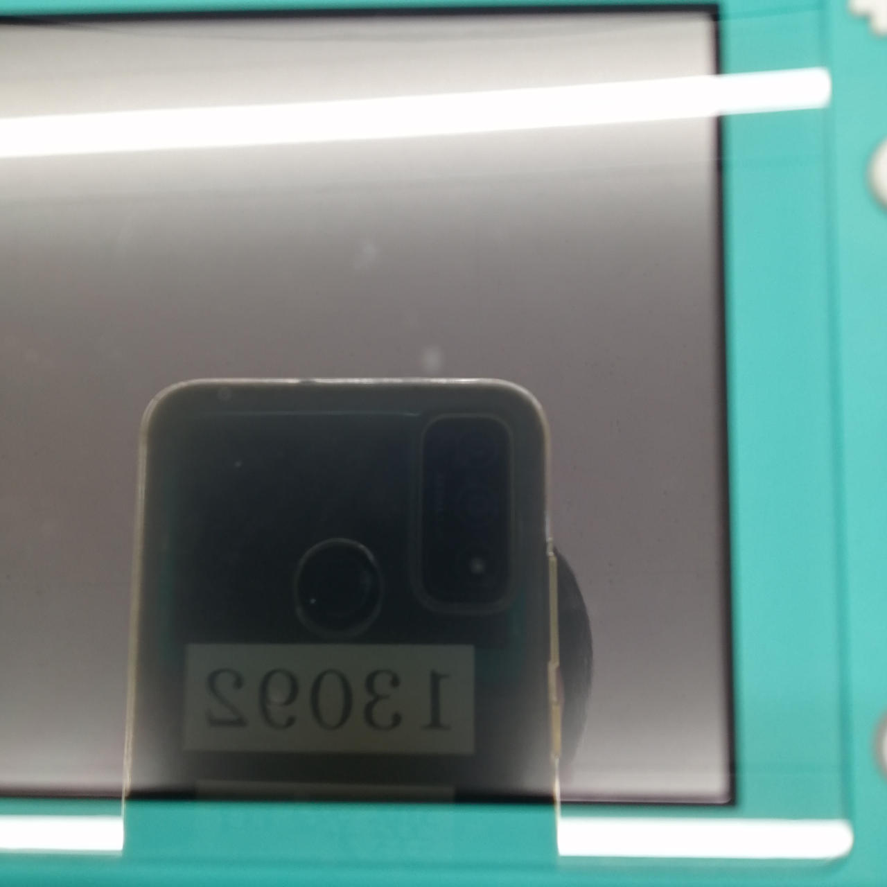 液晶にキズ・汚れがあります。