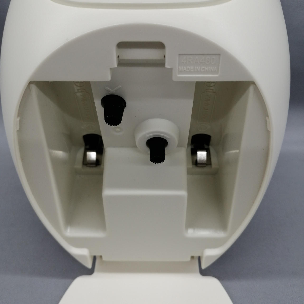 単3電池2本必要です。