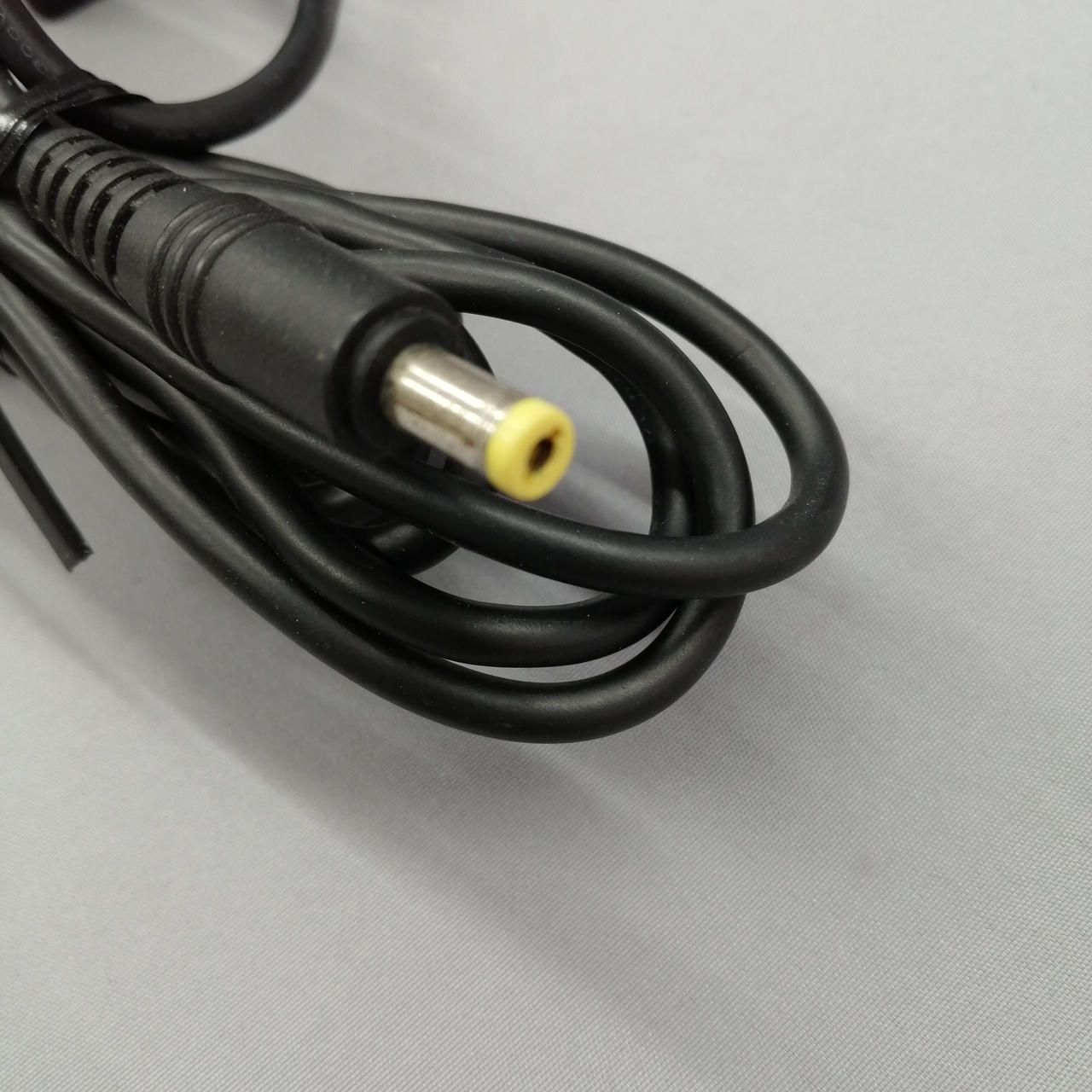 電源部分の接触が悪いです。