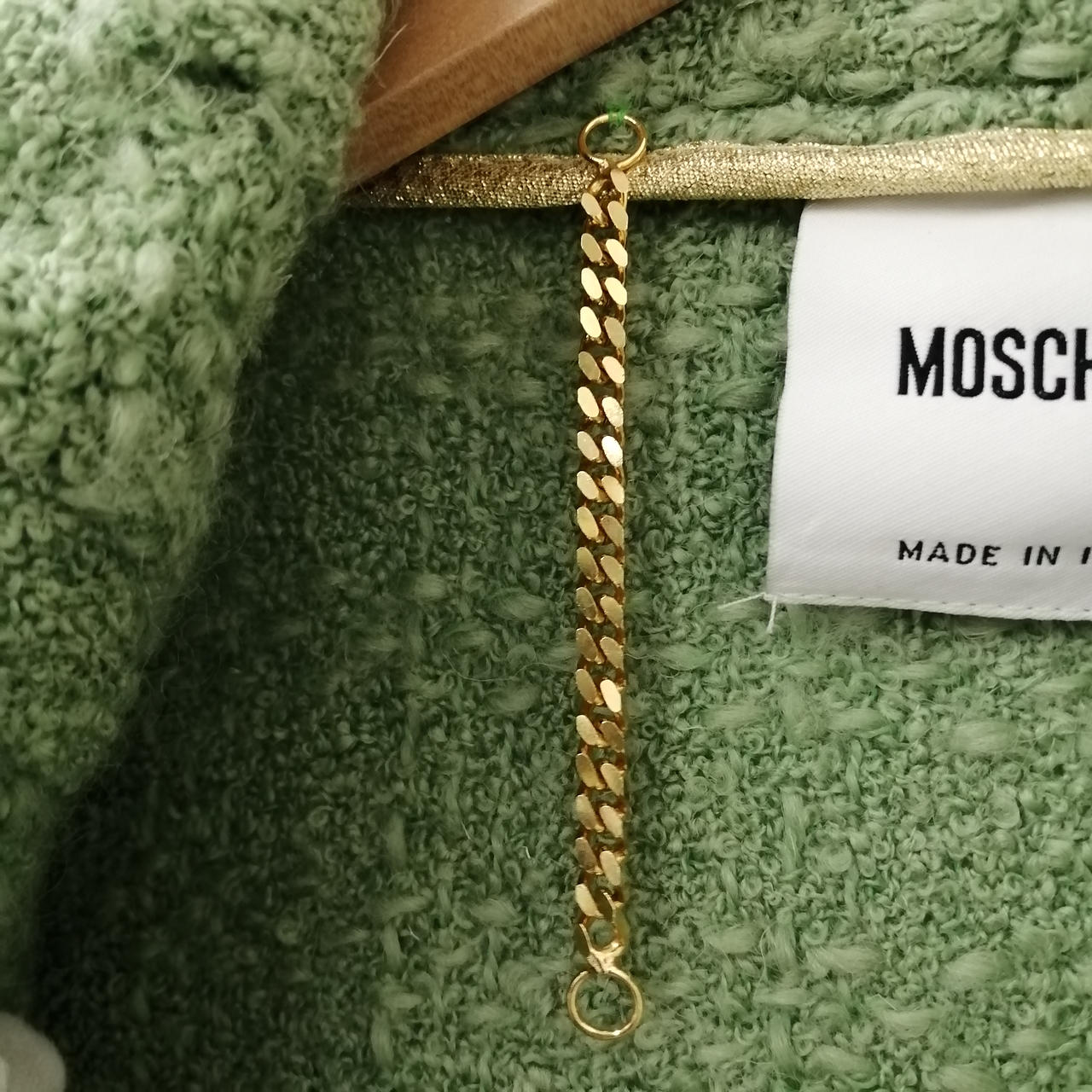 チェーンが片方切れています