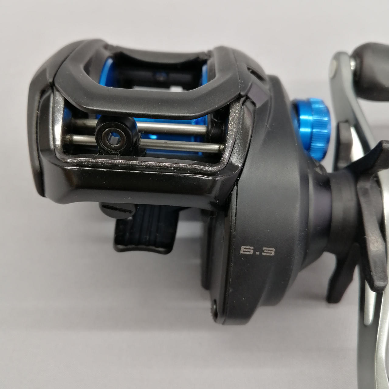 左ハンドルです。