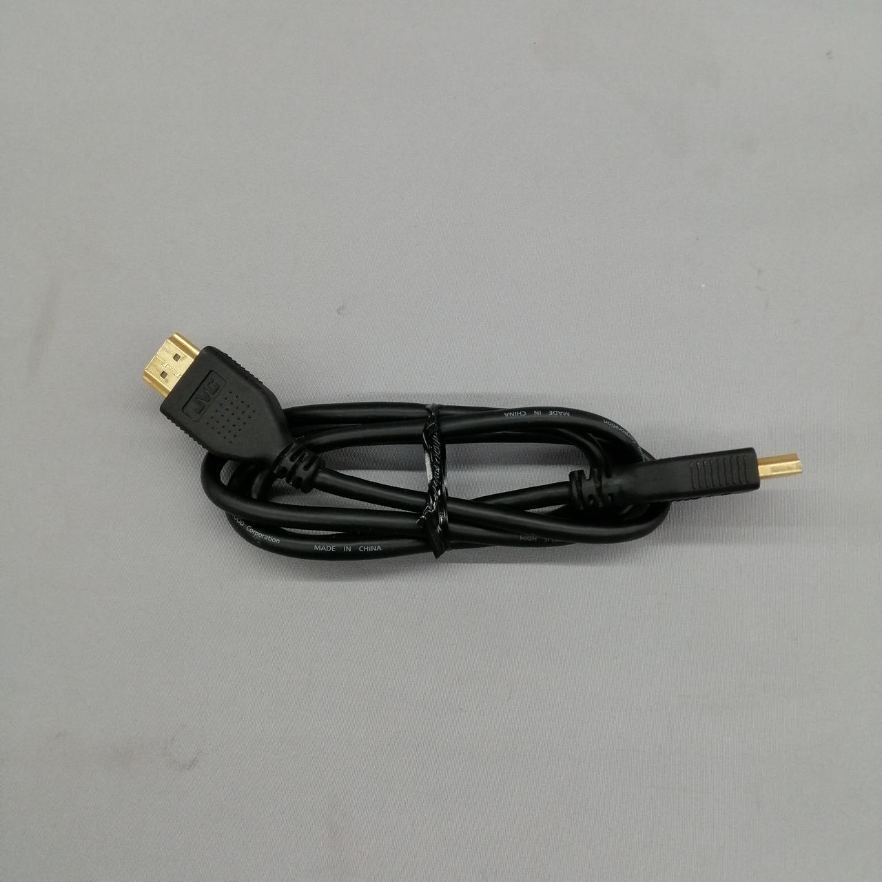 社外のHDMIケーブルです。