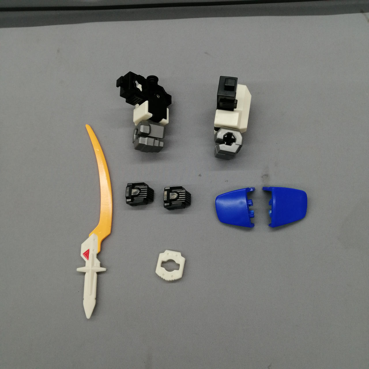 パーツ色焼けしてます。