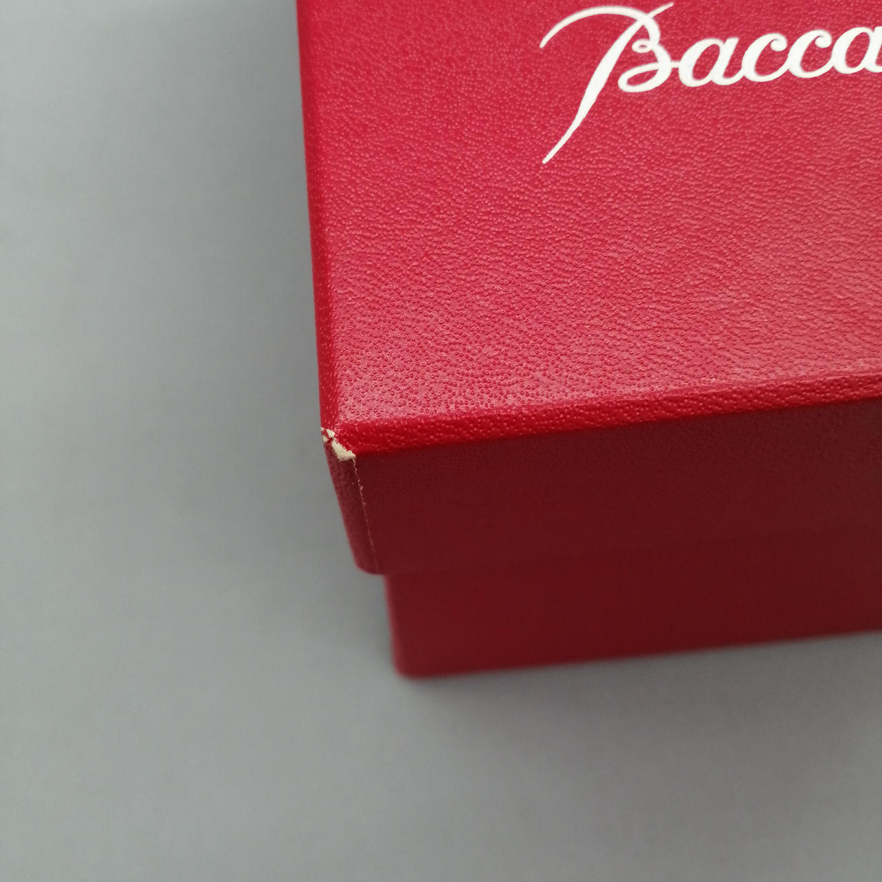 角擦れしています。