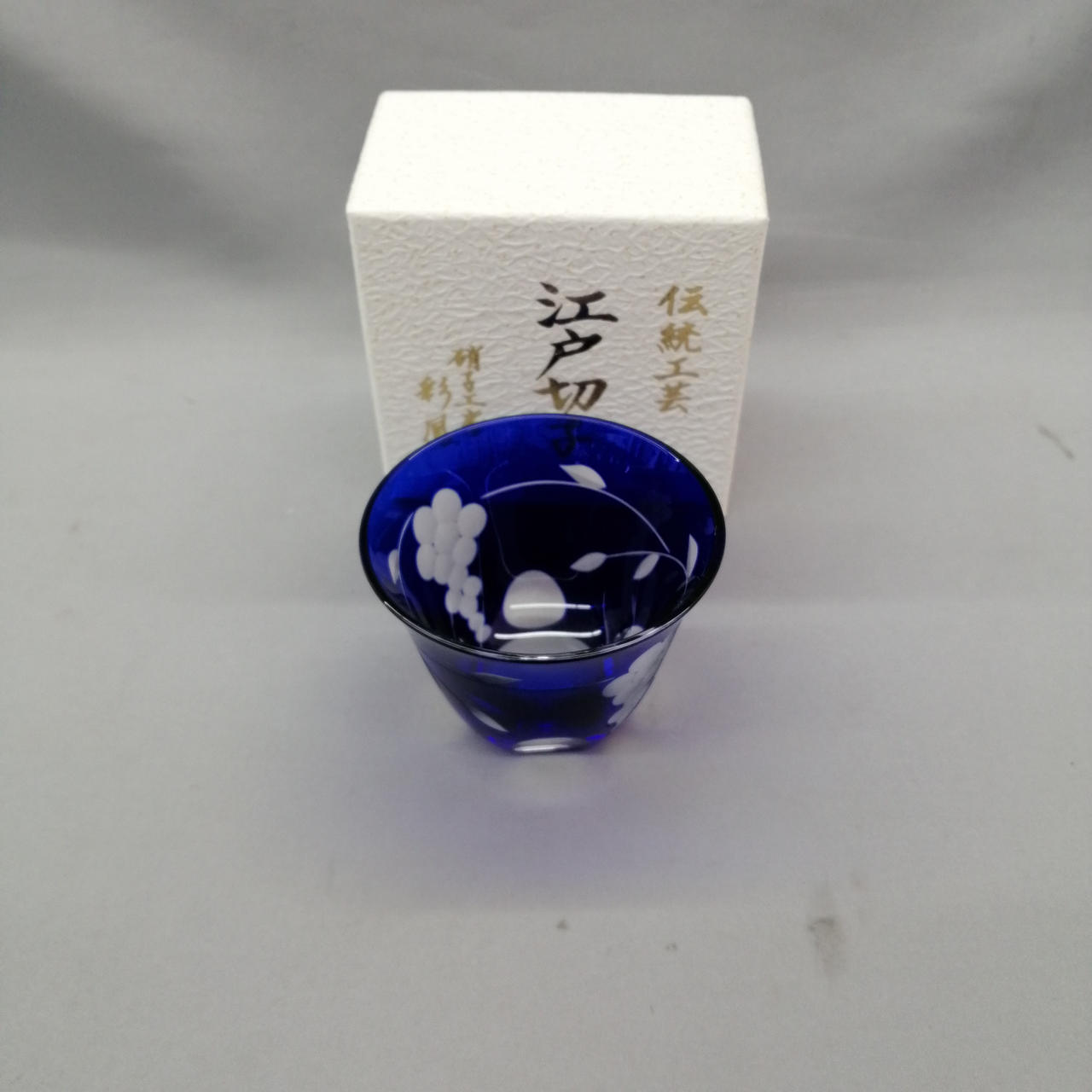 江戸切子のぐい飲みです。