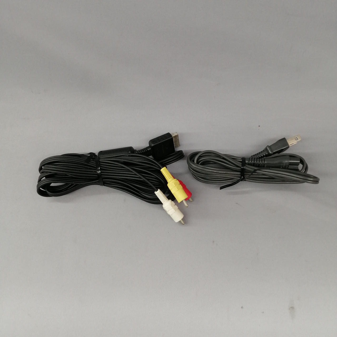 映像ケーブル、電源コード