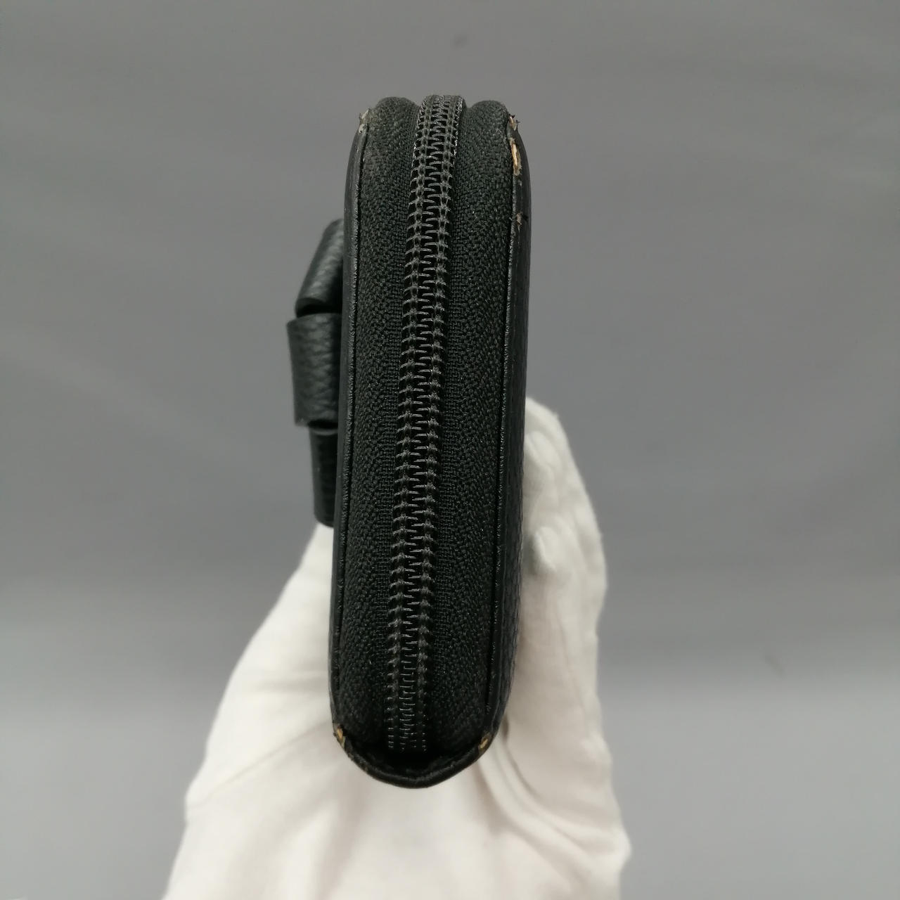 角が剥げています