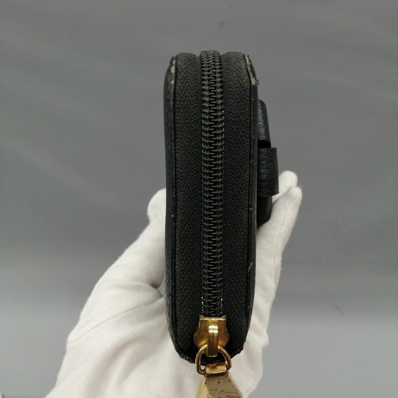 角が剥げています