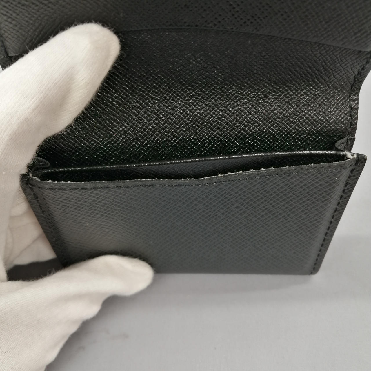 白い糸がでています