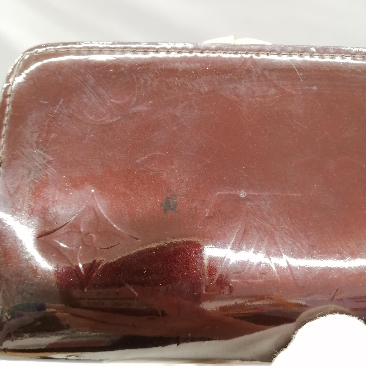 黒く変色しています