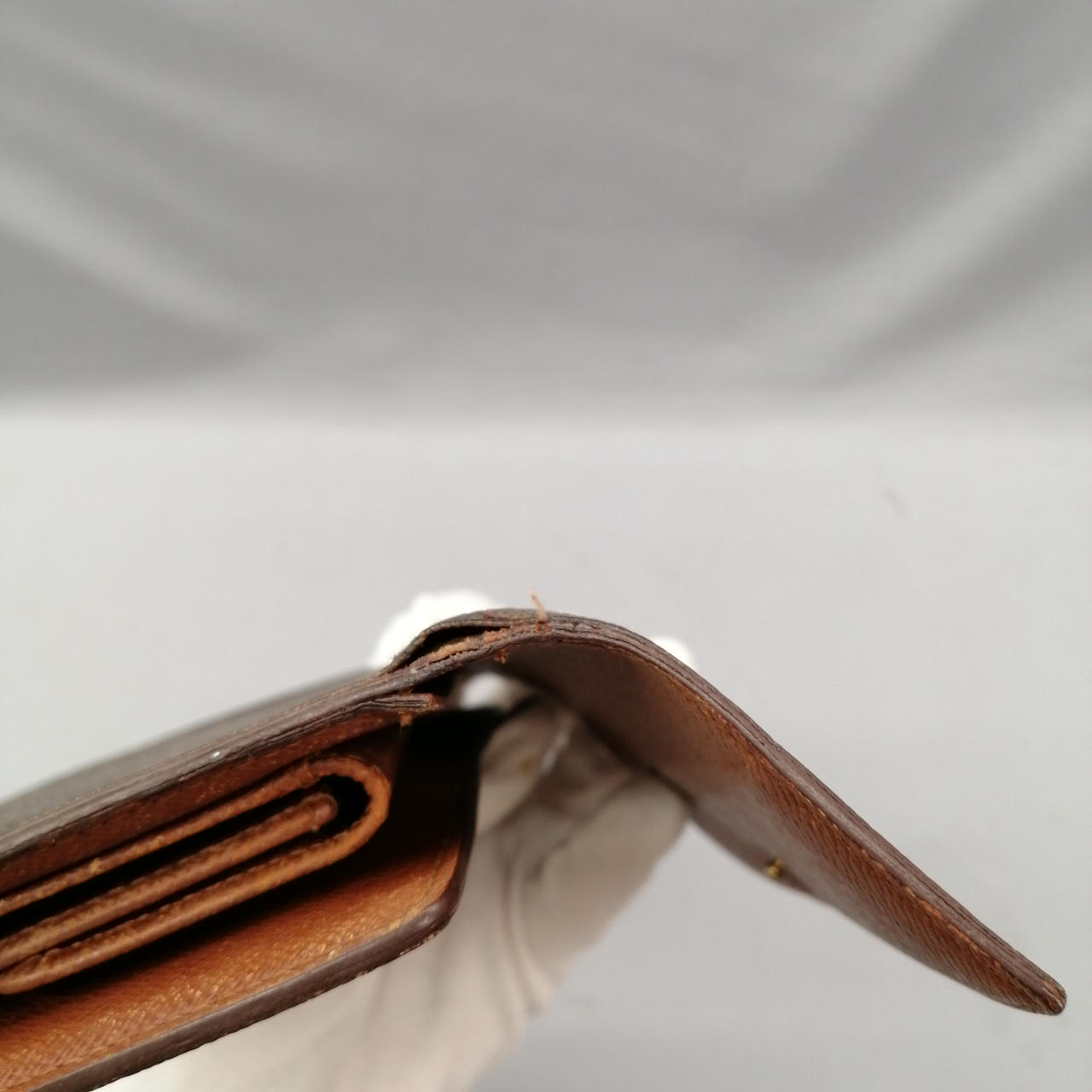 擦れ、破れがあります