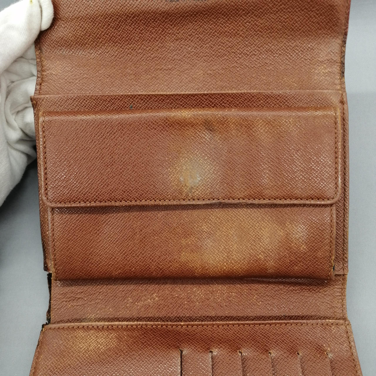 汚れ、変色があります