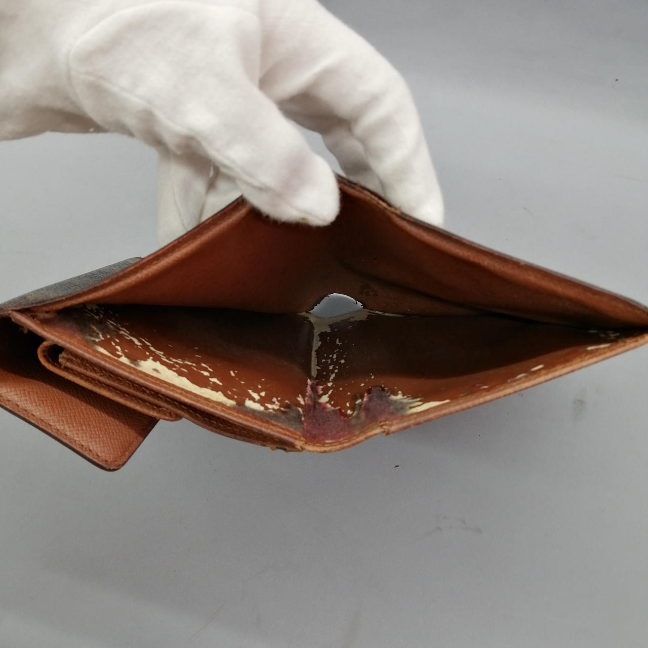 色ハゲ、シミ汚れがあります