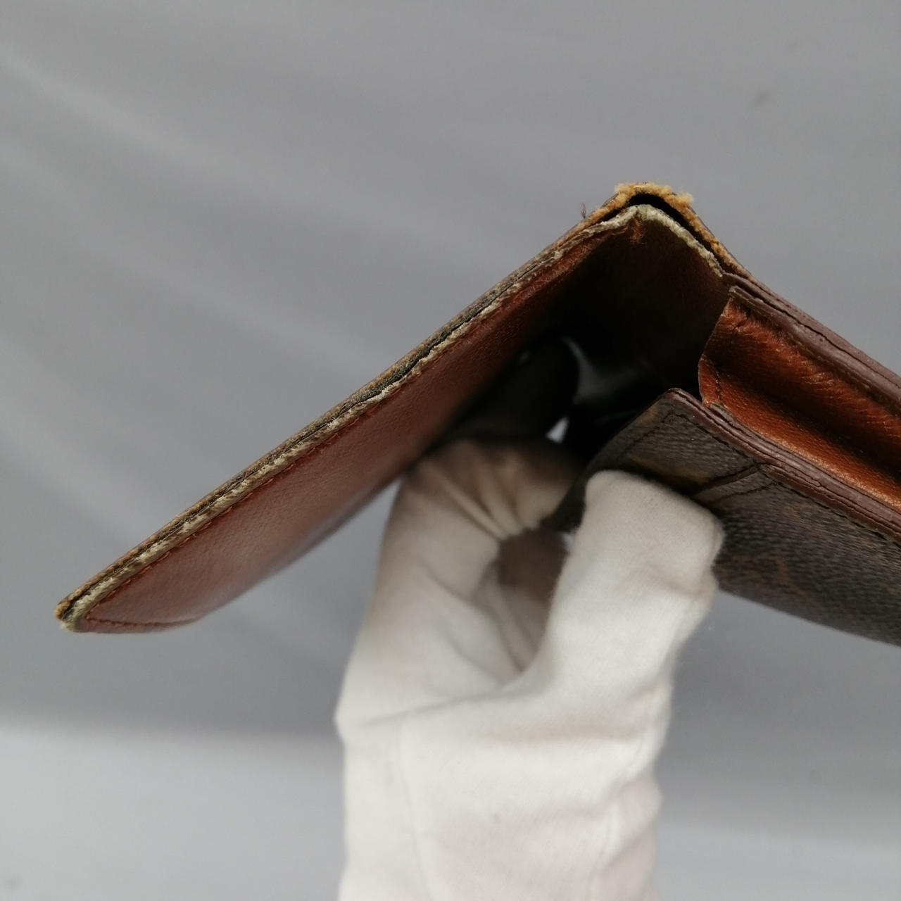 擦れ、破れがあります