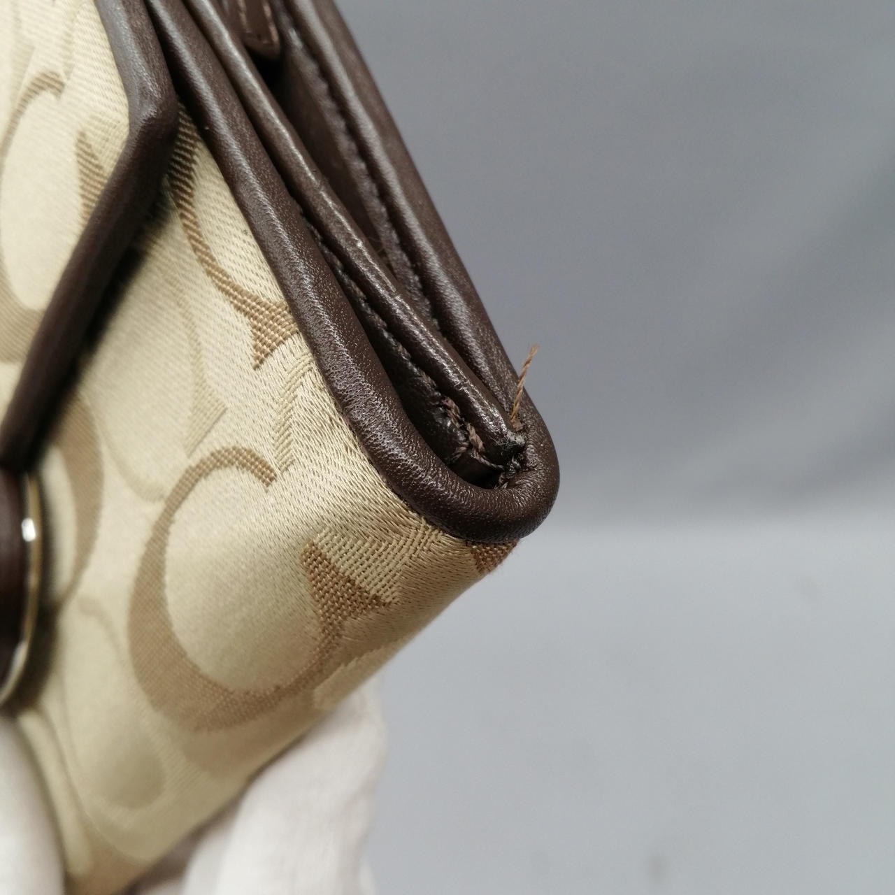 糸がでています