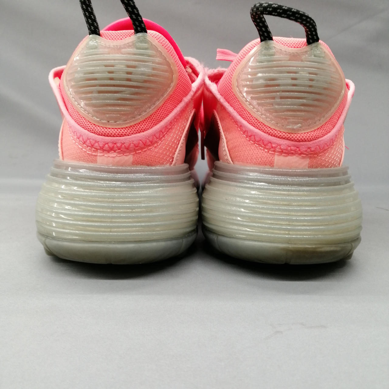 汚れ、擦れがあります