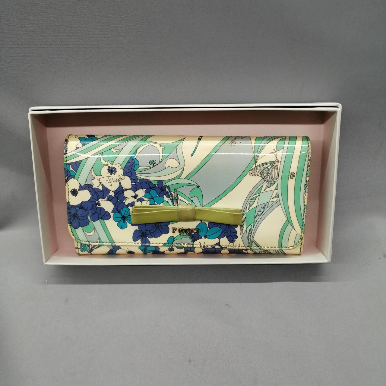 色焼けしています。