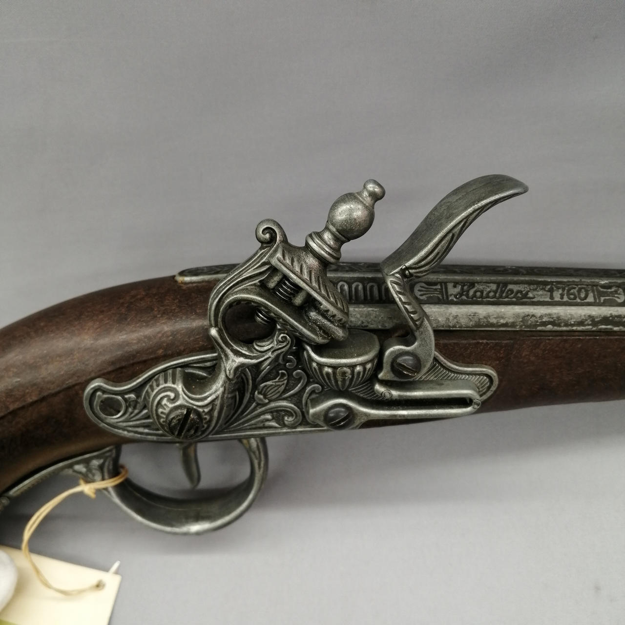 トリガーは引けますが弾は出ません。