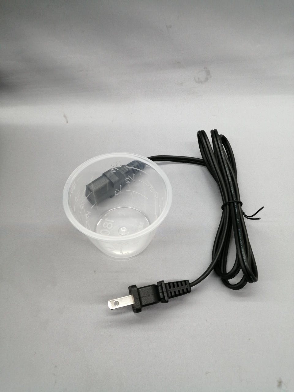 ACアダプター、計量カップ