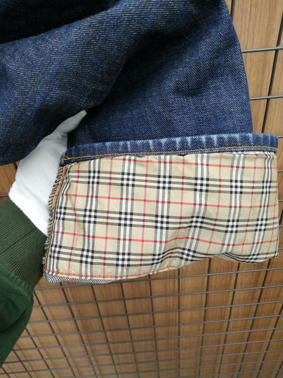 裾の折り返しがノバチェック柄です。