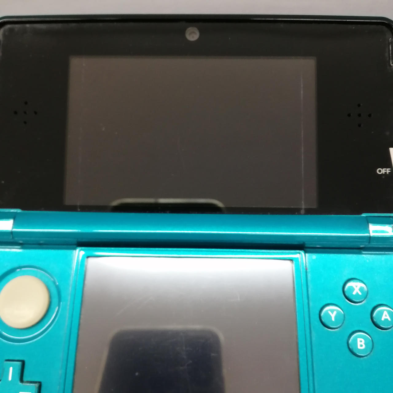 液晶にキズや汚れがあります。