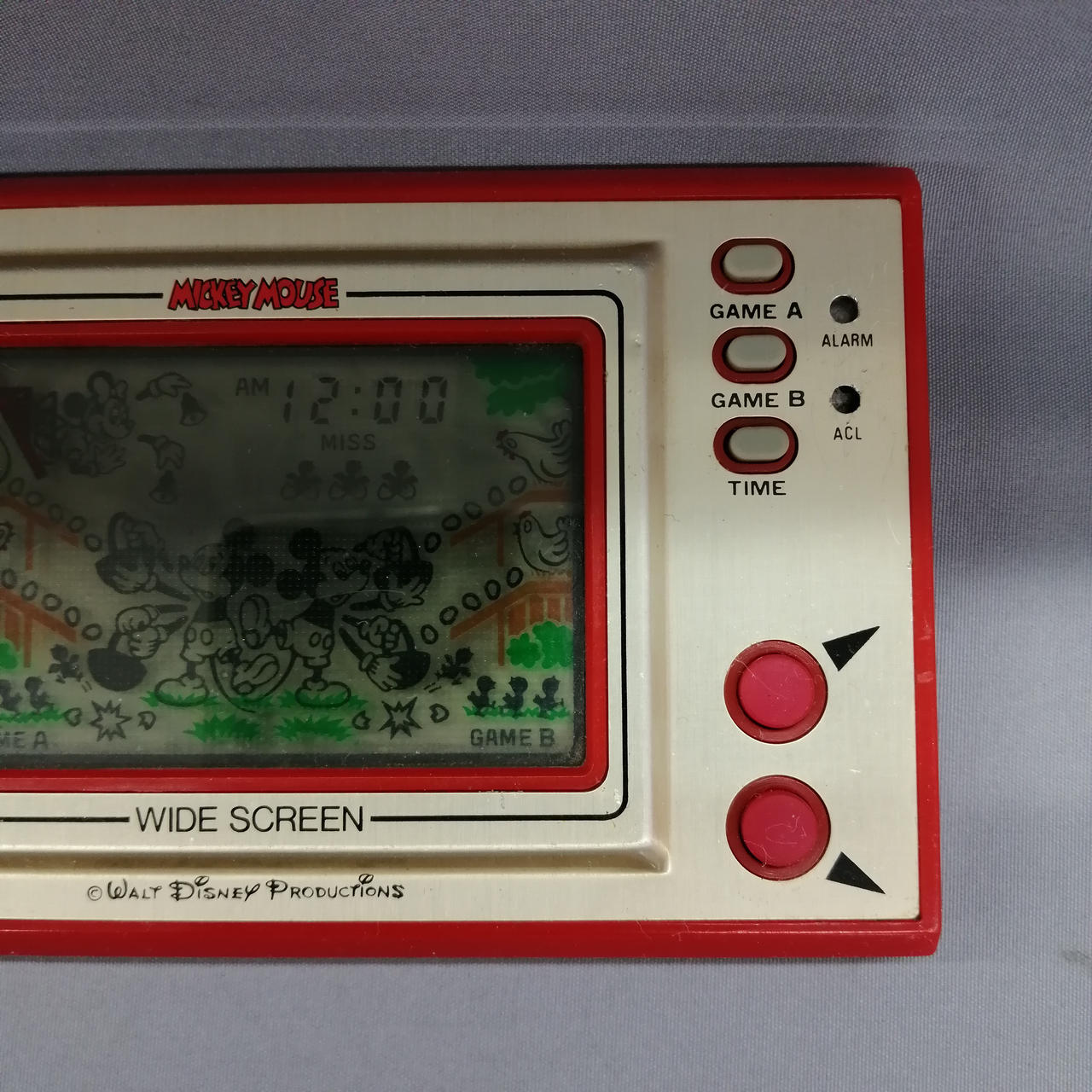 LR43ボタン電池が2個必要です。