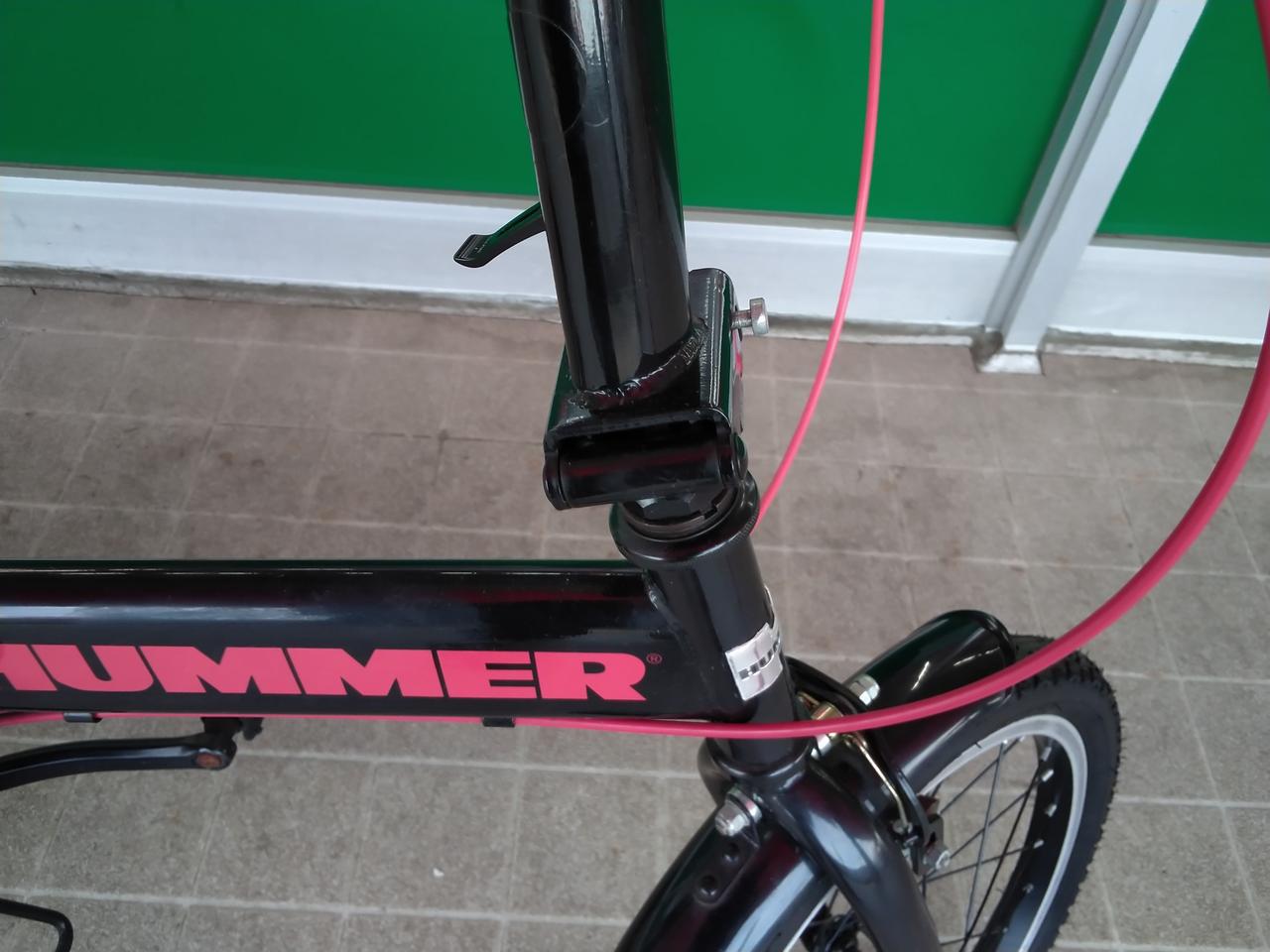 ハンドル部分で折りたたみ可能です。