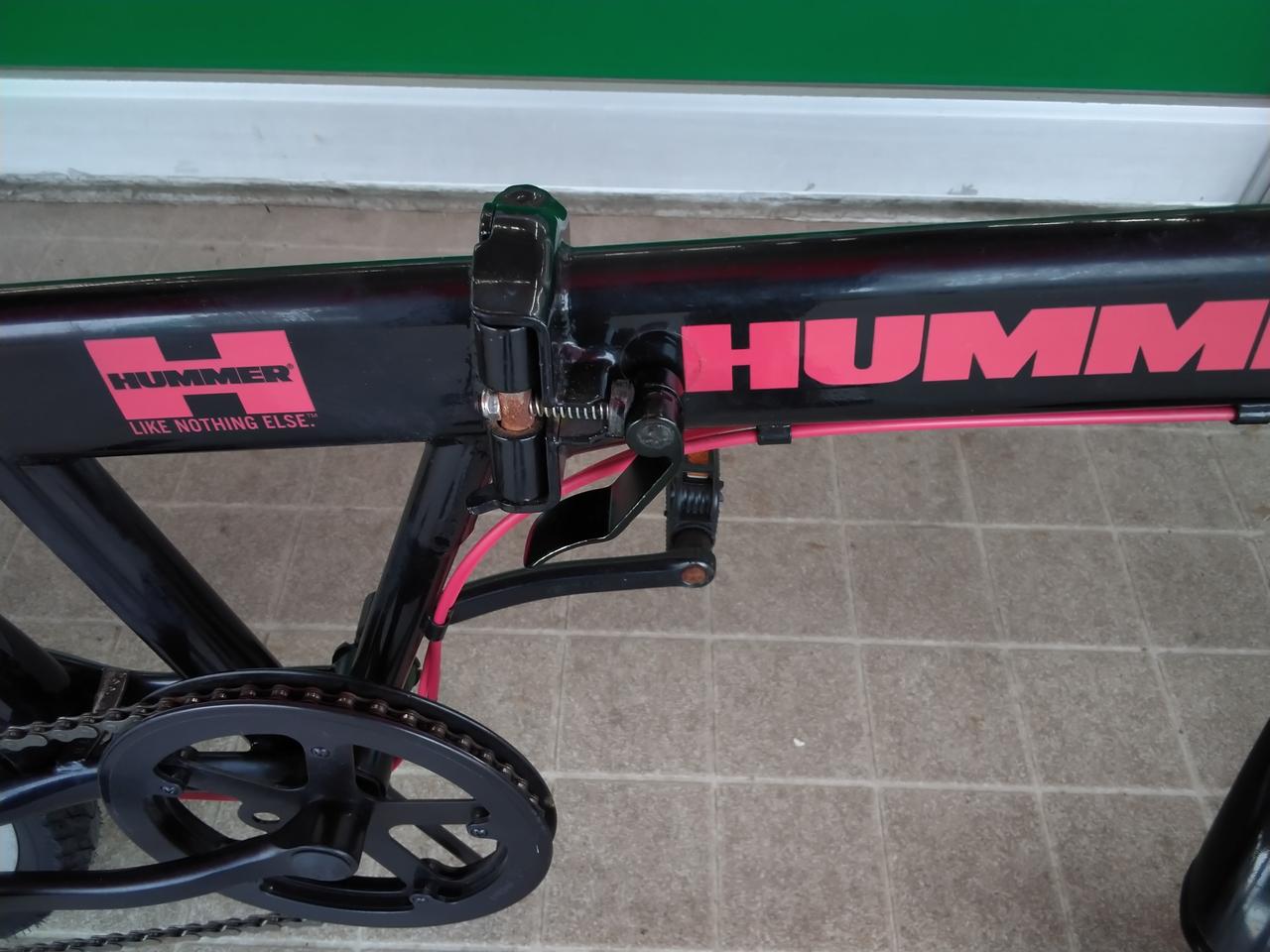 フレーム中央部分で折りたたみ可能です。