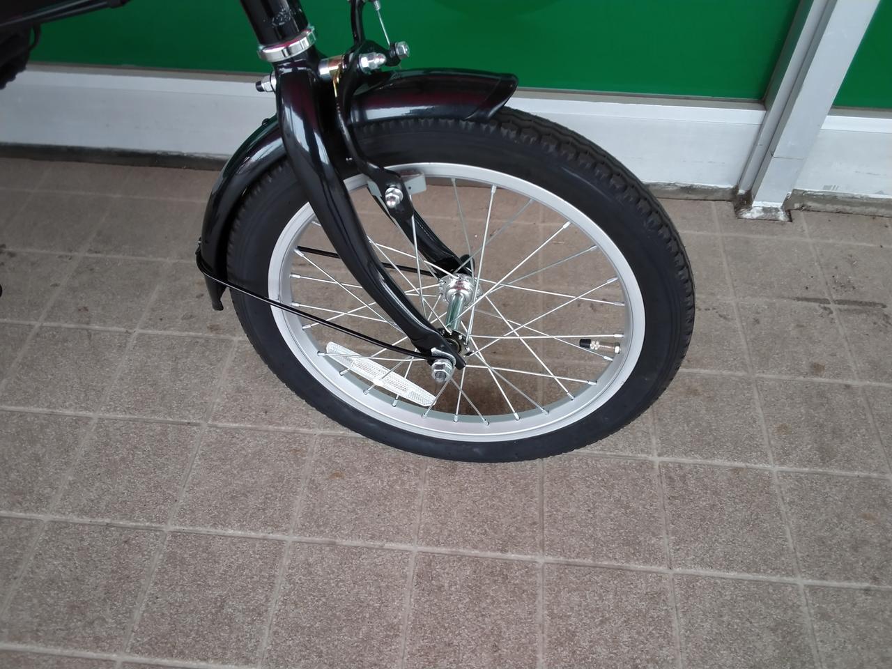 タイヤサイズは16インチ