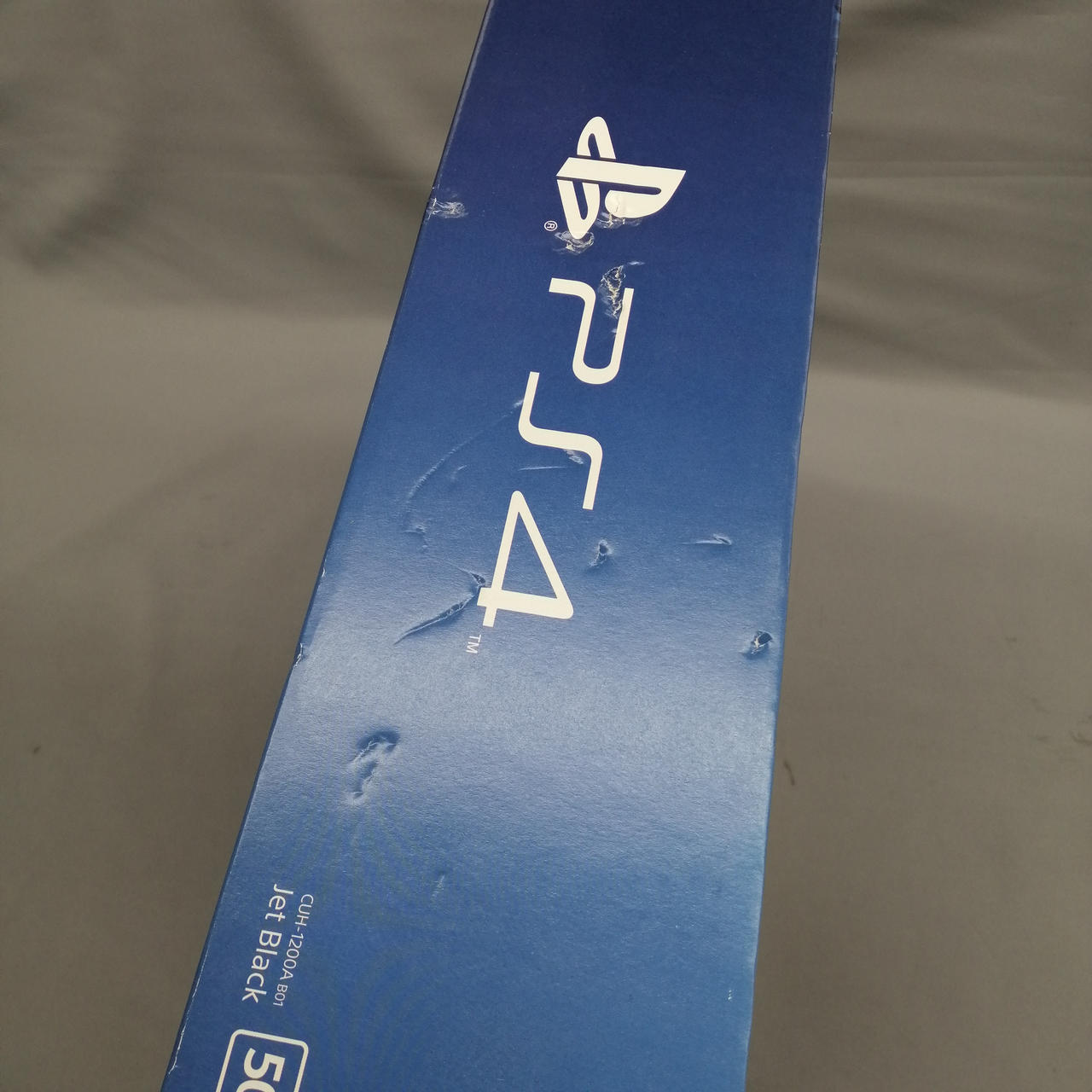 外箱にキズあり。