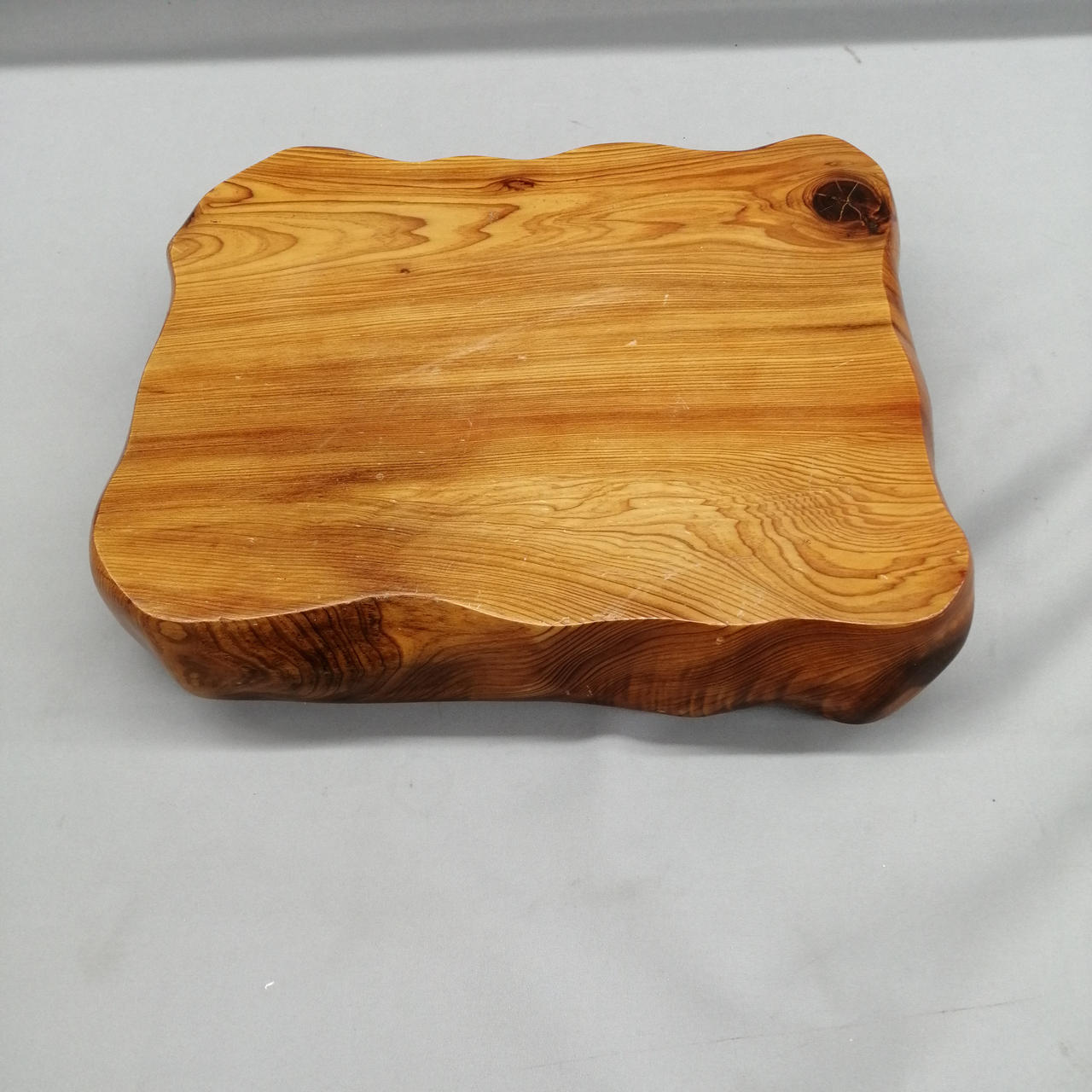 表面にキズがあります。