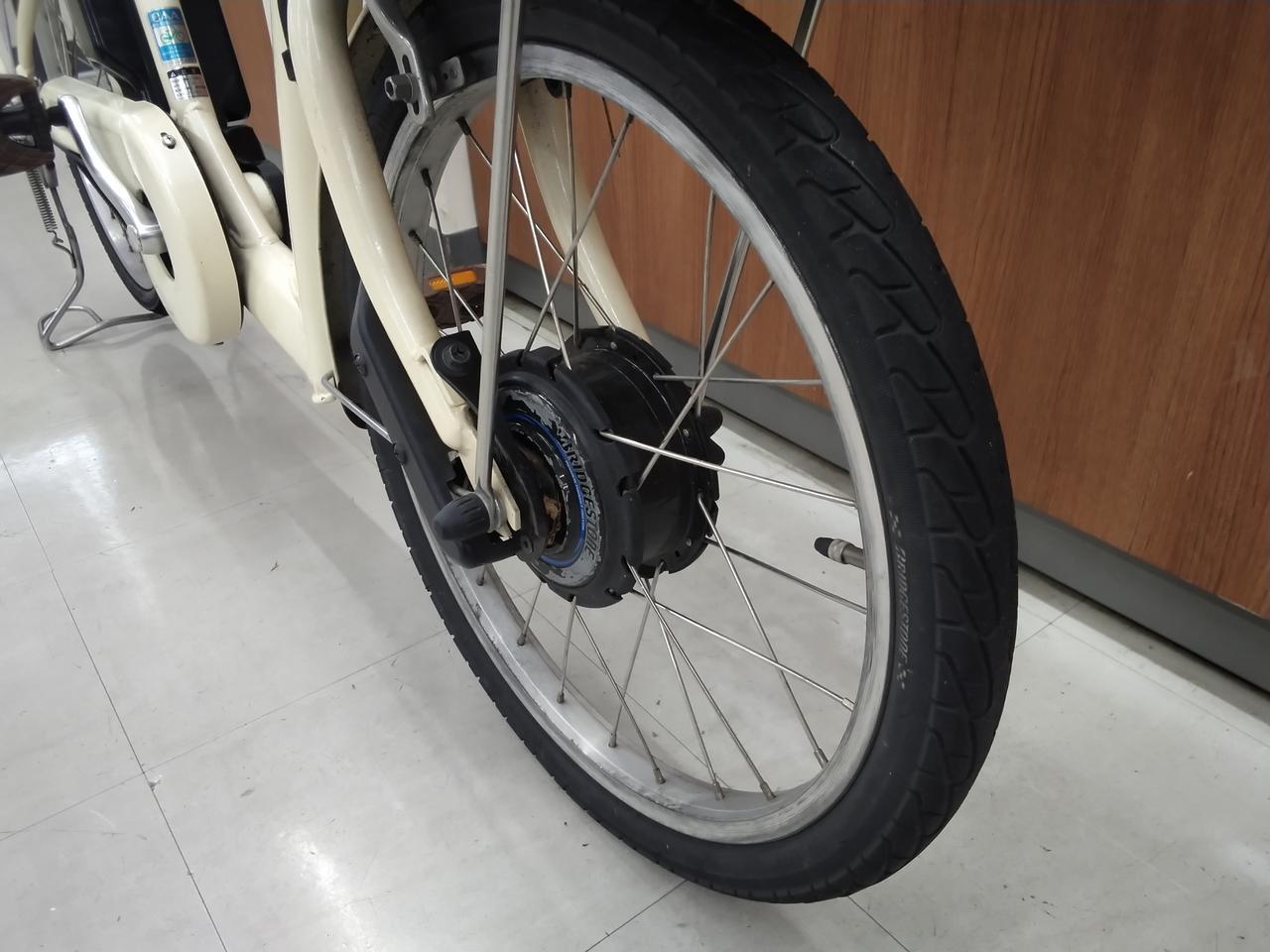 タイヤサイズは20インチです。