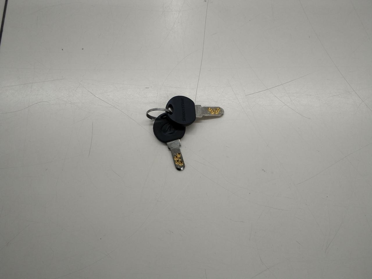 スペアキーが2本あります。