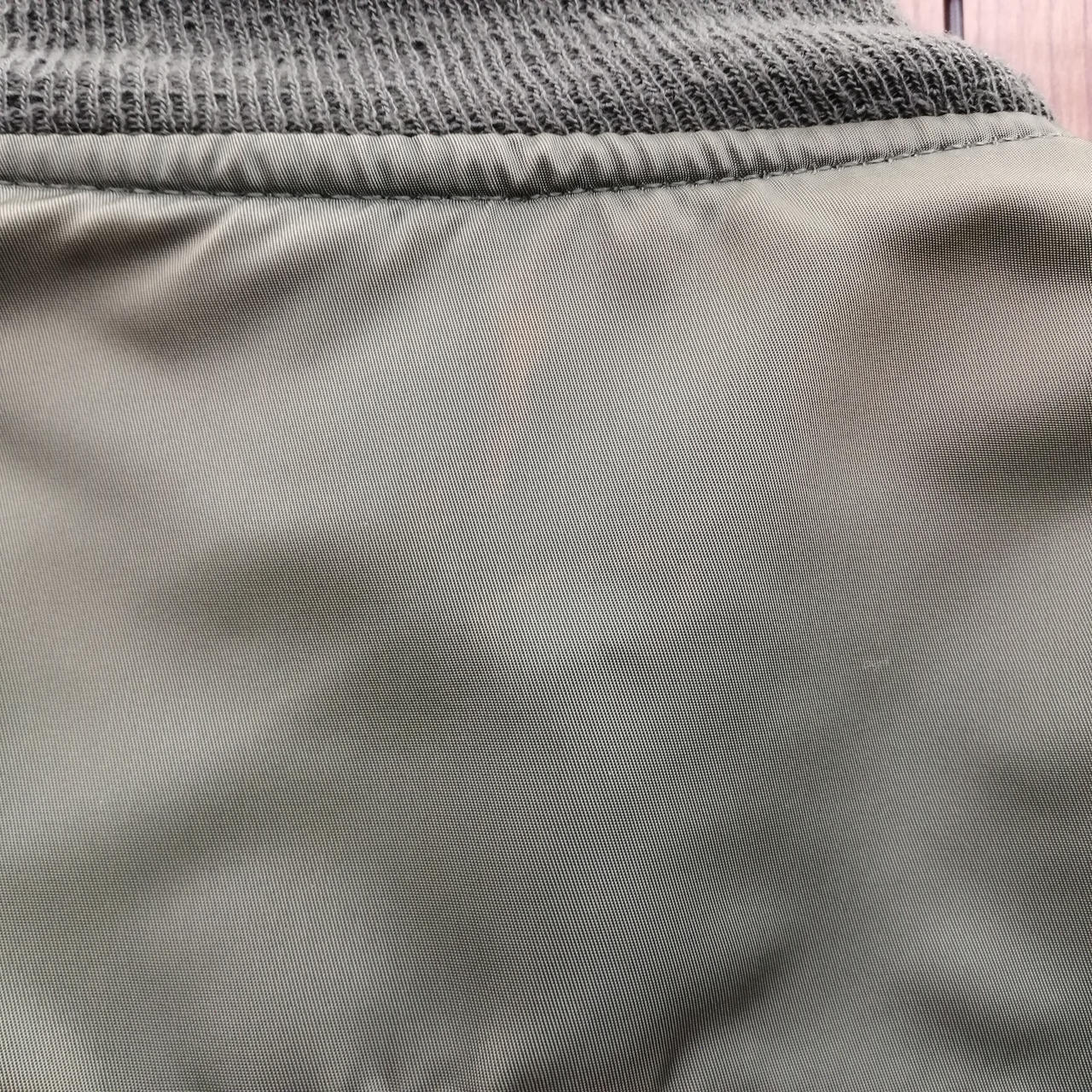オレンジ色に変色してます。