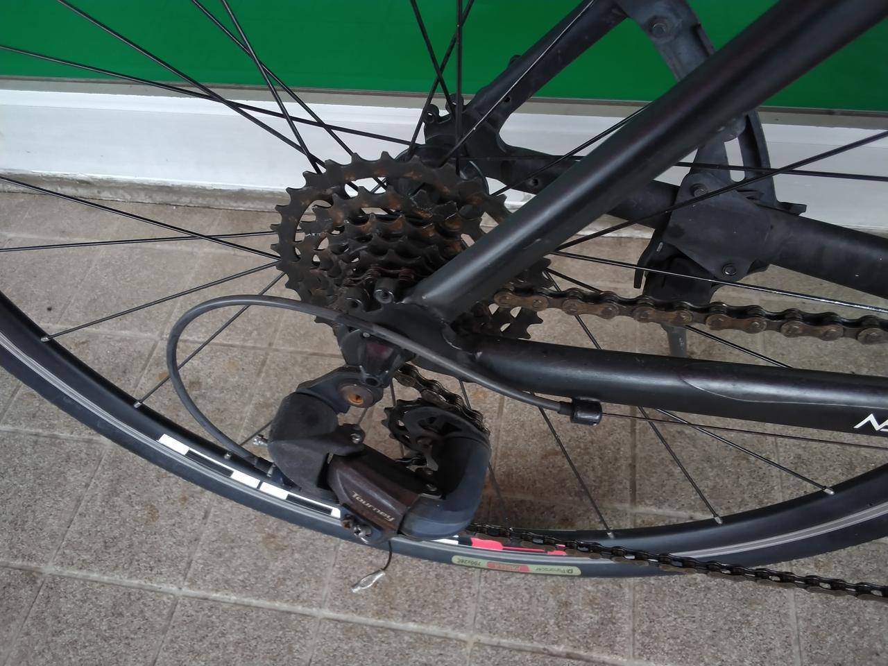 リヤホイールはSHIMANO R500