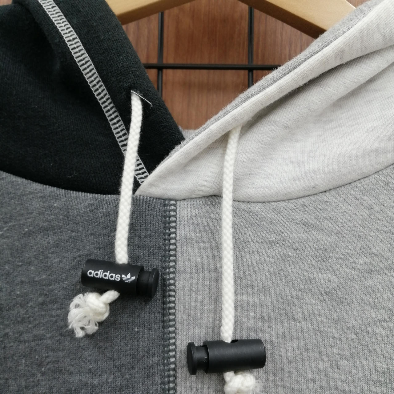 黄ばみ汚れがあります。