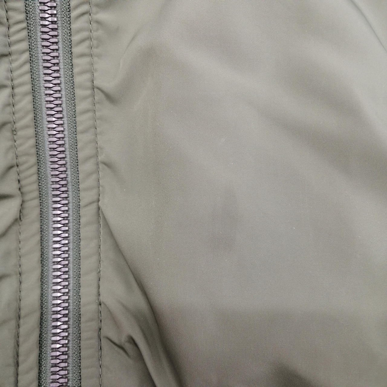 シミ汚れがあります。