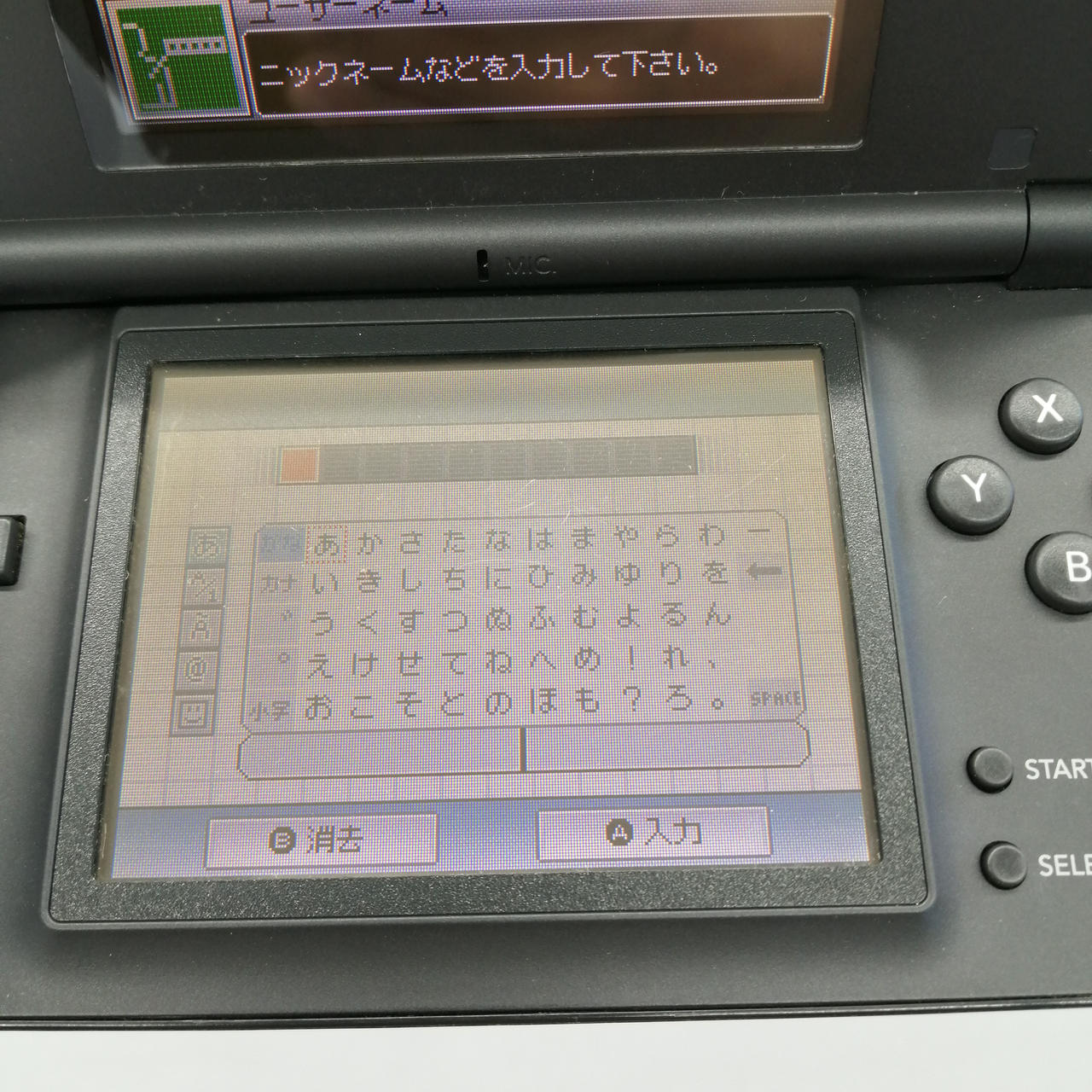 液晶にキズがあります。